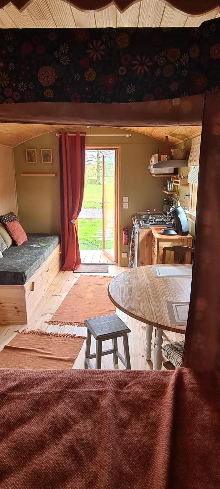 Roulotte A La Ferme Buissonniere Villa La Lande-de-Louge Exterior foto
