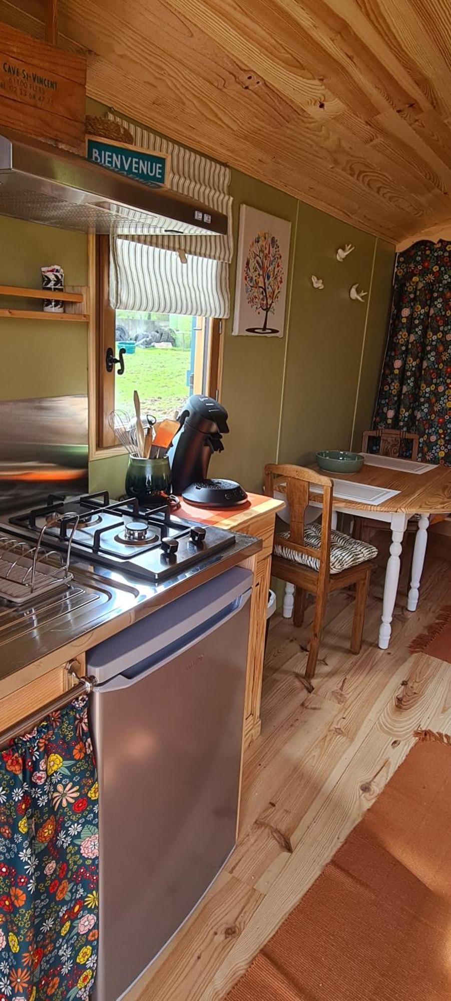 Roulotte A La Ferme Buissonniere Villa La Lande-de-Louge Exterior foto