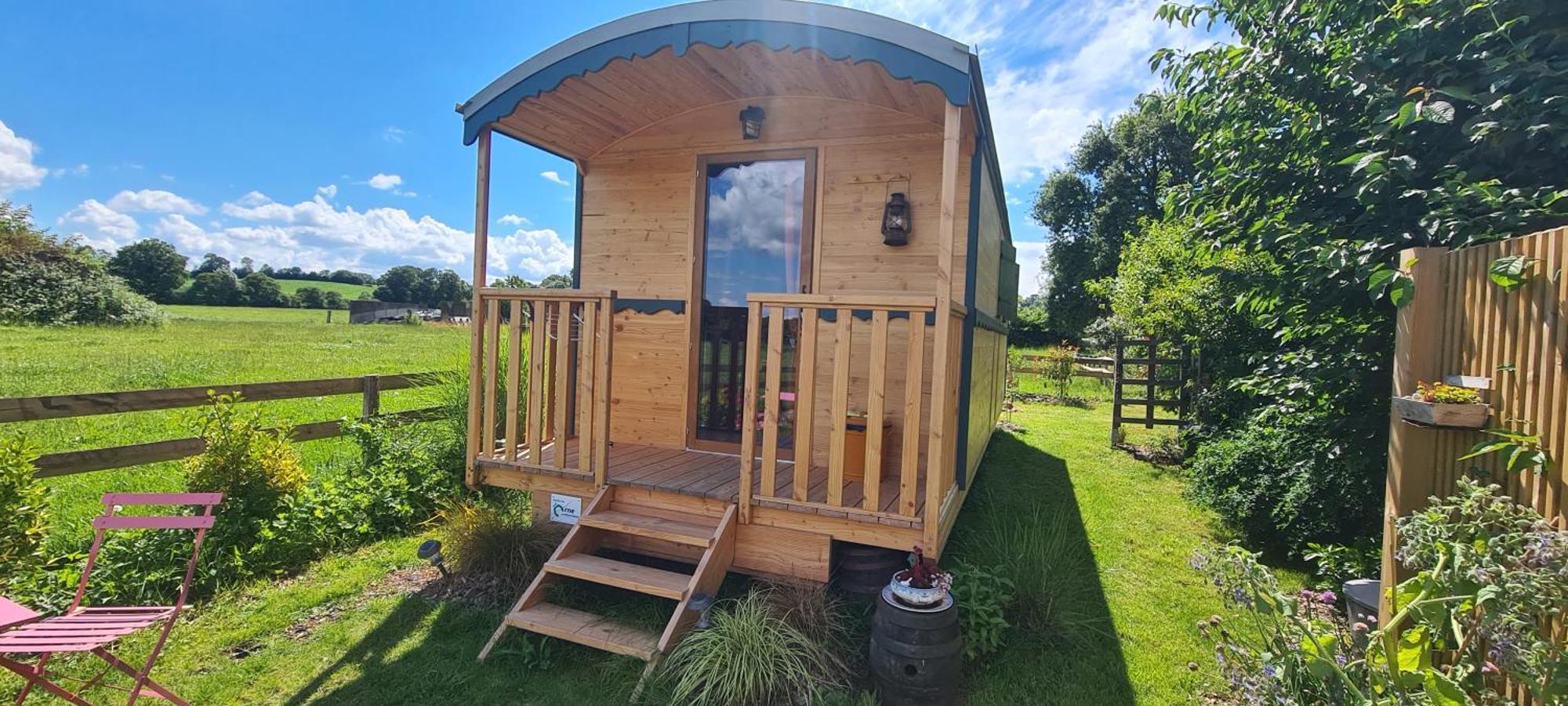 Roulotte A La Ferme Buissonniere Villa La Lande-de-Louge Exterior foto