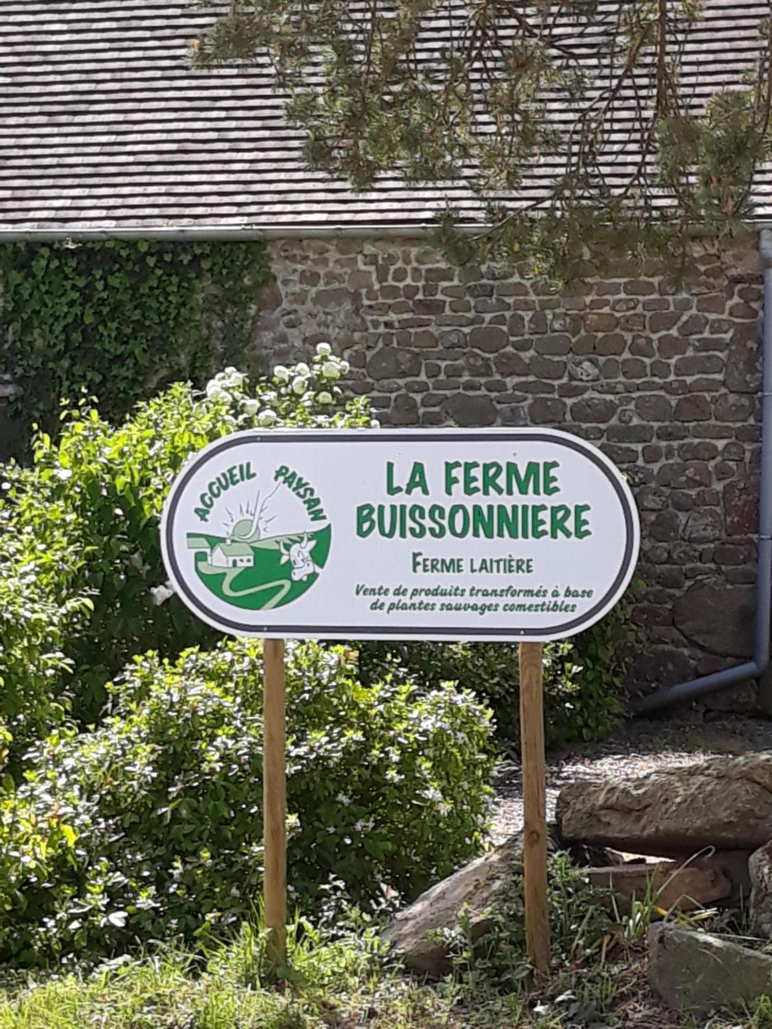Roulotte A La Ferme Buissonniere Villa La Lande-de-Louge Exterior foto